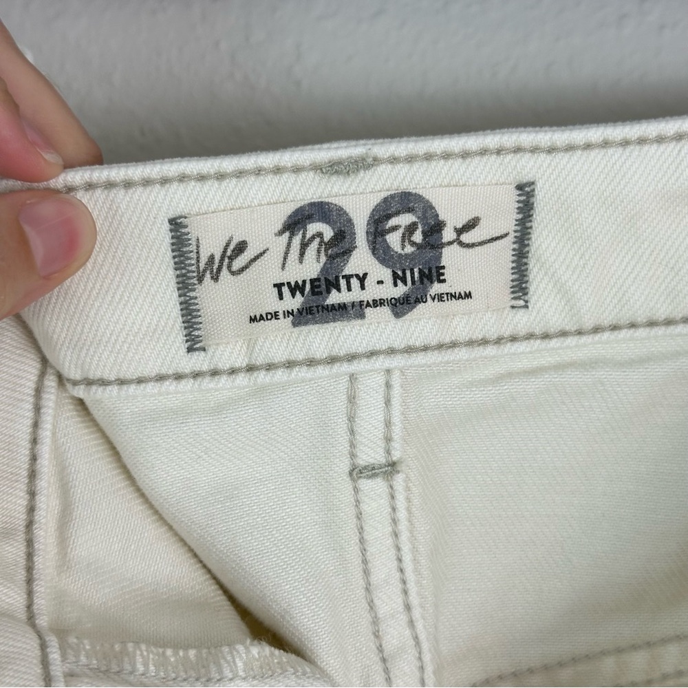 Free People Bailey Denim Mini Size 29 White Cotton 5-Pocket Curved Frayed Hem - Picture 6 of 9